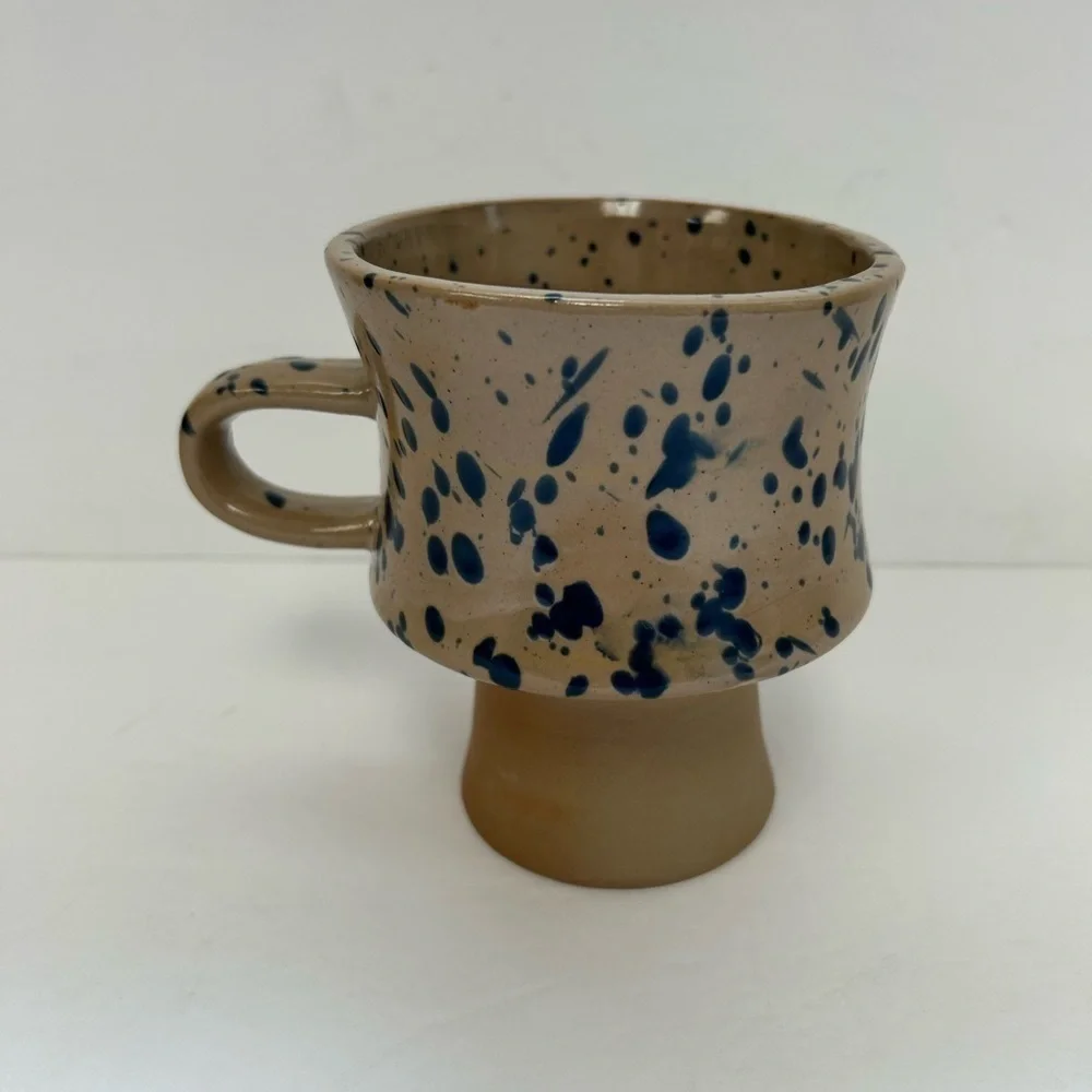 Skinny Bottom Mug/ NWOT/RETRO/ Taupe with Blue Spots/ never used